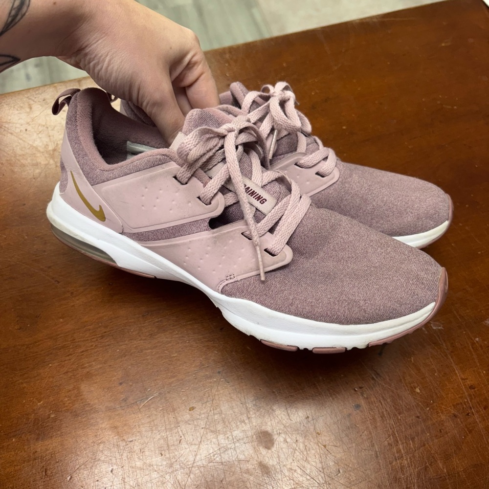 💟Nike Pink Sneakers with Mesh Texture and Cushioned Sole Womens 8.5